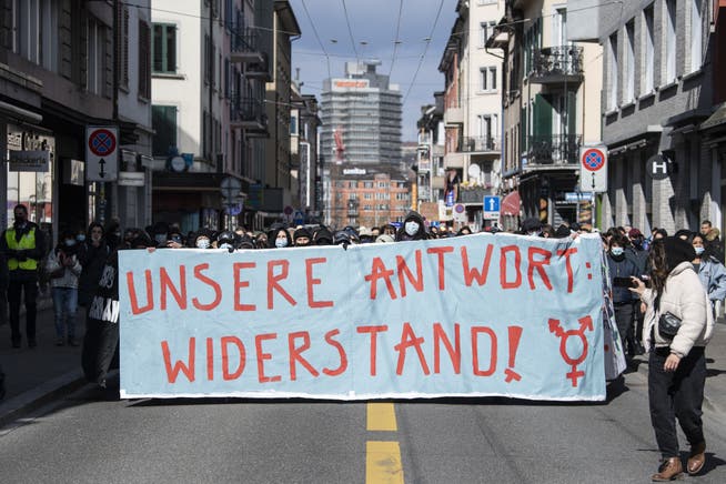 Unerlaubte Demo in Zürich am vergangenen Samstag: Feministen demonstrieren unter dem Slogan "Wut zu "Widerstand-Gemeinsam Feministisch"