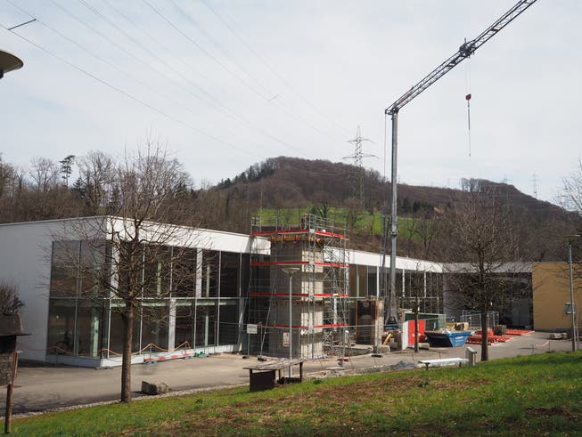Die Bauarbeiten beim ehemaligen Oberstufenzentrum in Mumpf sind voll im Gang.