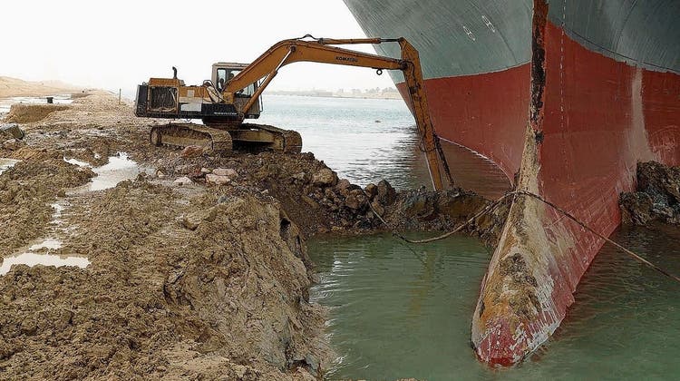 Ein einziges Schiff blockiert den Welthandel: Warum der Suezkanal so wichtig ist