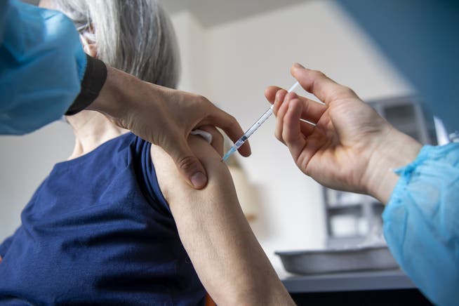 Ab Mai sollen sich auch Personen unter 65 Jahren für eine Impfung anmelden können.