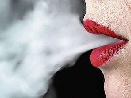 Dampfen: Das Werbeverbot wird auch auf E-Zigaretten ausgedehnt.