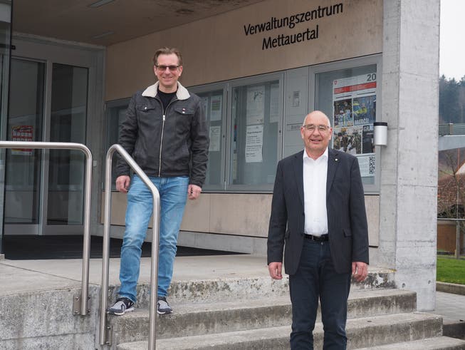 Peter Weber, Gemeindepräsident von Mettauertal (rechts), tritt nicht mehr an. Christian Kramer kandidiert als Webers Nachfolger. 