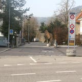 Die Rheinbrückstrasse in Stein soll als Teil der Veloverbindung aufgewertet werden. (Bild: Dennis Kalt / Aargauer Zeitung)