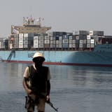 Der Suez-Kanal ist ein Nadelöhr des Welthandels - und gleichzeitig dessen Achillesferse. Die Gefahr von Anschlägen auf die Schiffe steigt. (Getty)