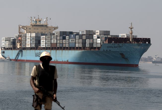 Der Suez-Kanal ist ein Nadelöhr des Welthandels - und gleichzeitig dessen Achillesferse. Die Gefahr von Anschlägen auf die Schiffe steigt.