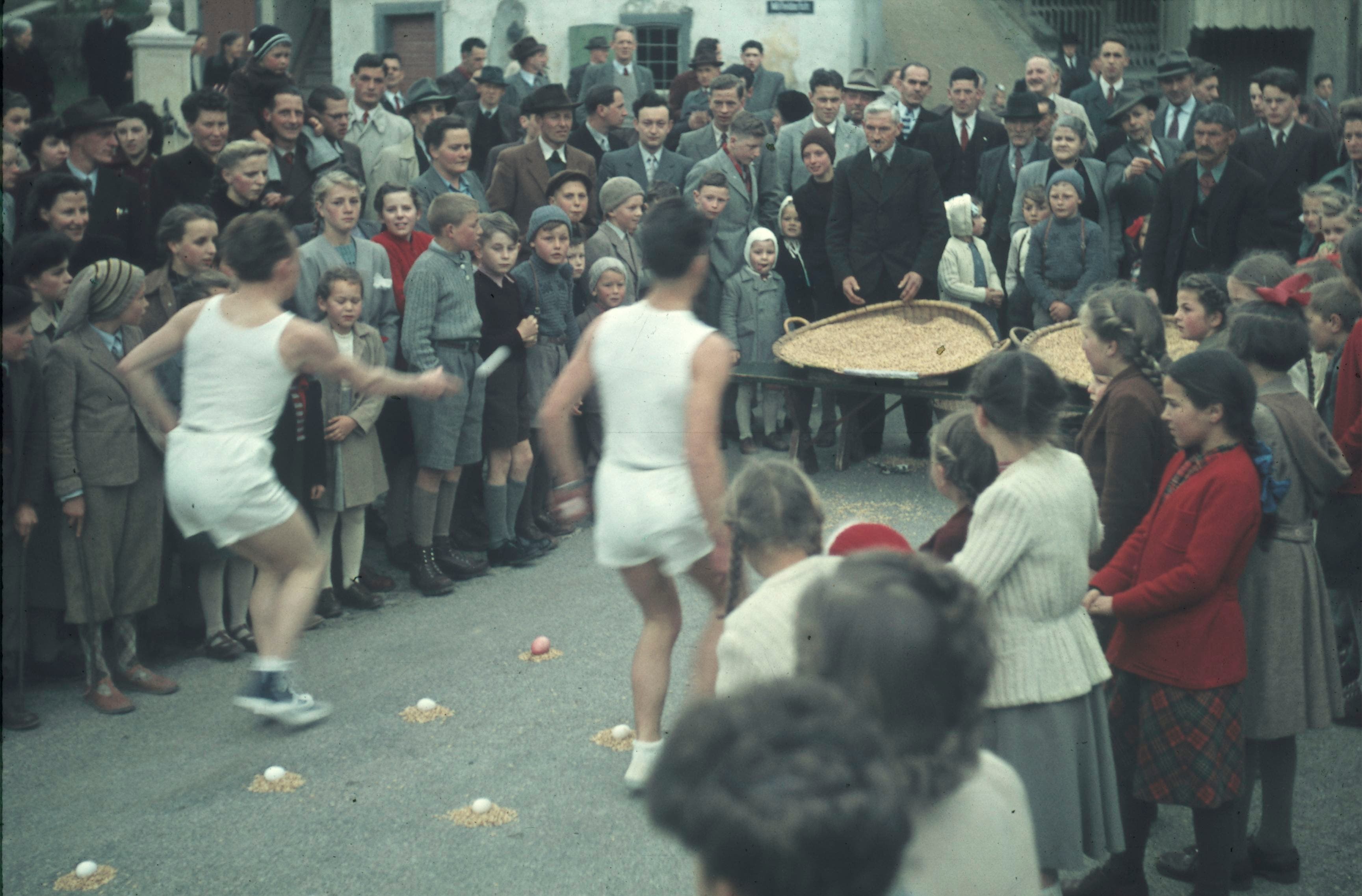 Eierläset in Füllinsdorf, 1950er-Jahre.
