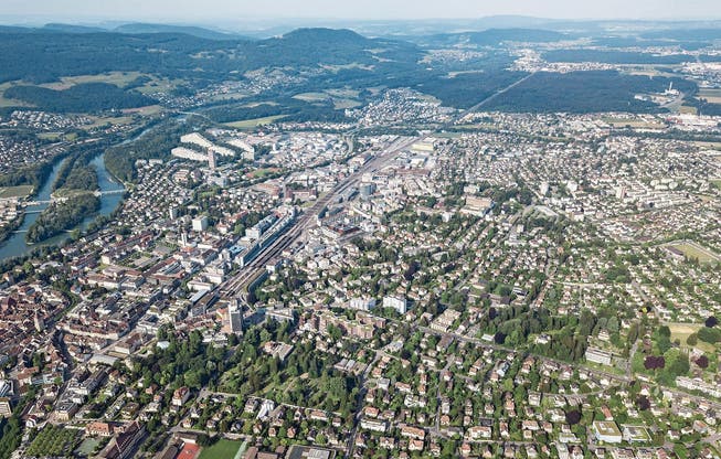 Wo beginnt Aarau, wo die Nachbargemeinde? Stadtrat Werner Schib sagt: «Biodiversität macht an der Grenze keinen Halt.»