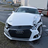 Der Autofahrer wurde beim Unfall leicht verletzt. (Bild: Luzerner Polizei (Willisau, 30. März 2021))
