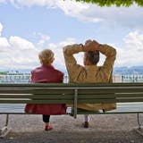 Der Gemeinderat Zürich will, dass das Wohnen im Alter für AHV-Rentnerinnen und -Rentner mit Zusatzleistungen finanziell einfacher wird. (Archivbild: Gaetan Bally / Keystone)