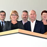 So präsentiert sich der Stadtrat mit zwei Bürgerlichen heute (von links): Benvenuto Savoldelli, Marion Rauber, Thomas Marbet, Martin Wey und Iris Schelbert. (Bruno Kissling)