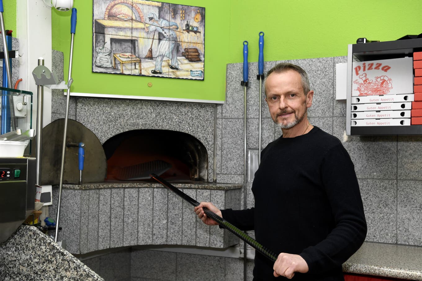 Wagner Pizza Wie Lange Im Ofen Kleindöttingen - Dieser Pizzabäcker gräbt auch Gärten um: «Grosse