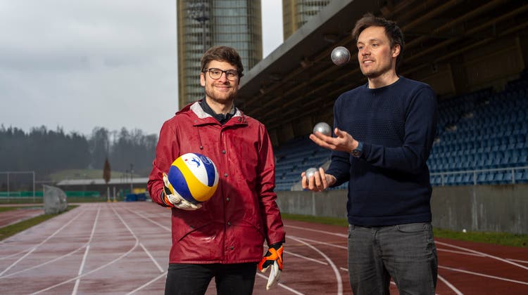 Andriu Cavelti (links) und Jan Fischer im Leichtathletikstadion auf der Allmend. (Bild: Dominik Wunderli (Luzern, 5. März 2021))