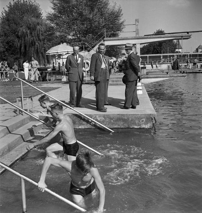 Schwimmwettkampf bei den eidgenössischen Kadettentagen in Aarau, 11.9.1949
