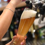 Laut dem Verband der unabhängigen Getränkehändler sind Millionen von Litern von Bier und alkoholfreien Getränken vom Ablaufen bedroht. (Alex Spichale / AGR)