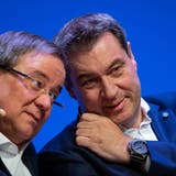 CDU-Chef Armin Laschet (l), und sein Amtskollege von der CSU: Macht Markus Söder dem Ministerpräsidenten aus Nordrhein-Westfalen die Kanzlerkandidatur streitig? (Guido Kirchner / dpa)
