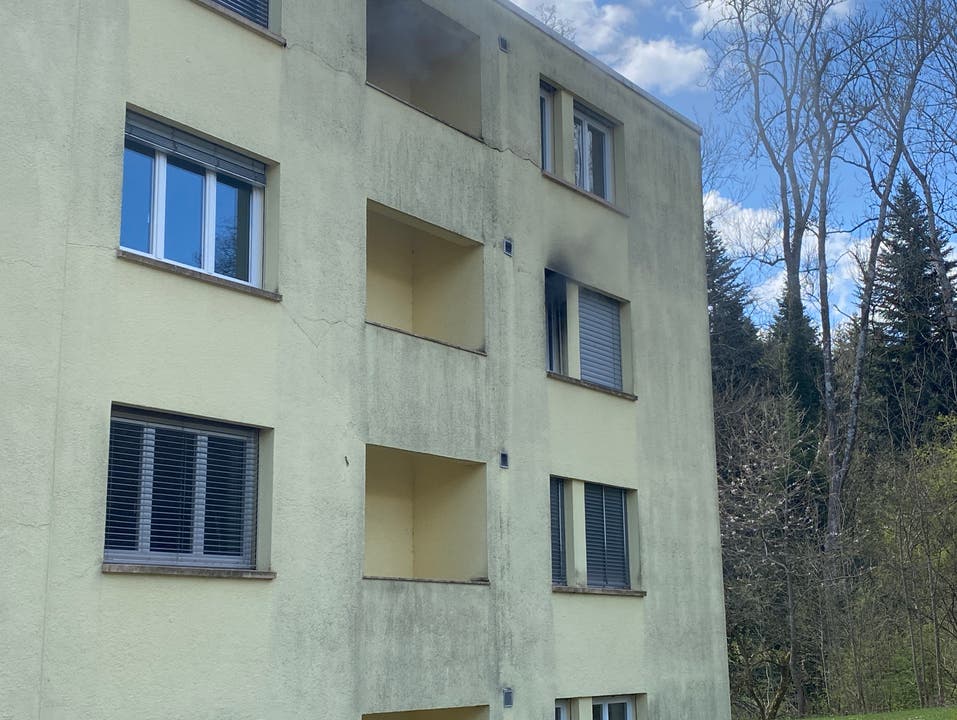 Rombach AG, 14. April: Eine Wohnung im 3. Stock eines Wohnhauses brennt aus, mutmasslich wegen eines technischen Defekts. Die Wohnung kann nicht mehr bewohnt werden.