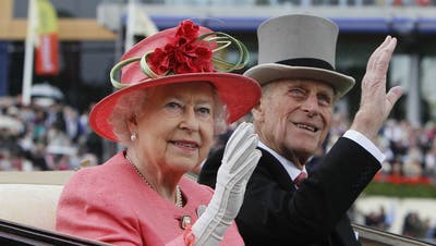 Bild aus glücklicheren Tagen: Die Queen und ihr bereits verstorbener Ehemann Prinz Philipp. (Bild: Keystone)