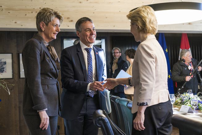 Karin Keller-Sutter und Ignazio Cassis (von links) trafen im Januar 2020 am WEF in Davos EU-Präsidentin Ursula von der Leyen.