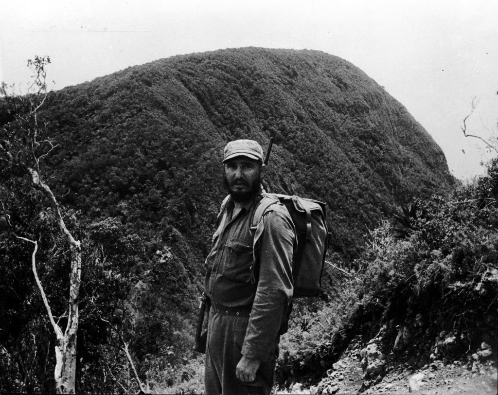 Am ersten 1. Januar 1959 eroberten kubanische Revolutionäre unter der Führung von Castro die Hauptstadt Havanna. Fidel Castro wurde Premierminister – sein Bruder Raul wurde Verteidigungsminister.