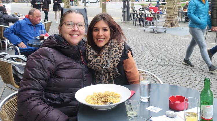 Jacqueline Thommen, Gastegeberin vom Cafe & Bistro Piazza in Frick, freut sich, dass sie wieder Gäste begrüssen darf. (Dennis Kalt)