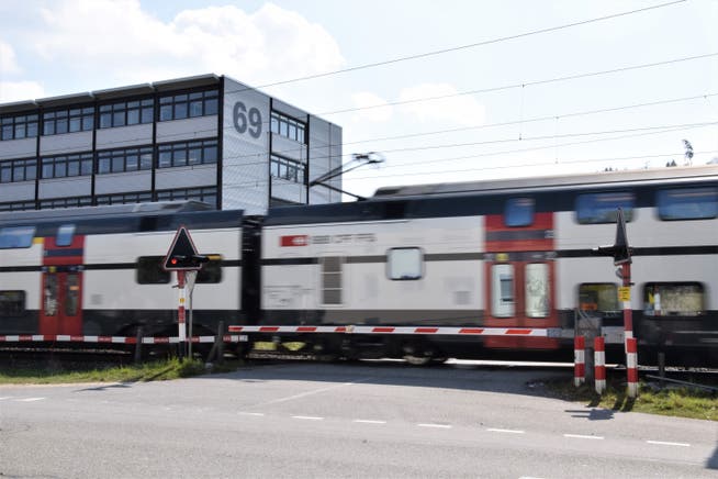 Am Bahnübergang an der Aarauerstrasse 69 ist ein Zwischenfall glimpflich ausgegangen diese Woche.