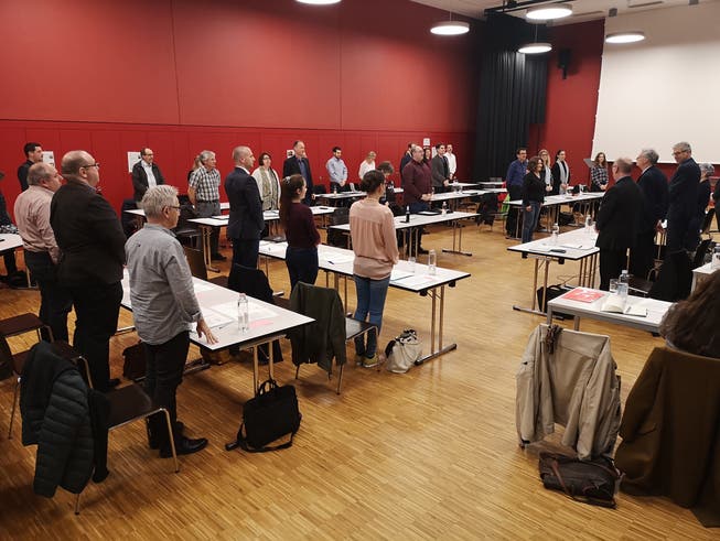 Einwohnerrat Lenzburg: An der Sitzung vom März 2020 wurden die Tische auseinandergerückt. 
