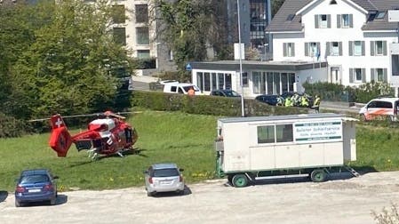 Die Frau musste mit einem Rettungshelikopter ins Spital geflogen werden.