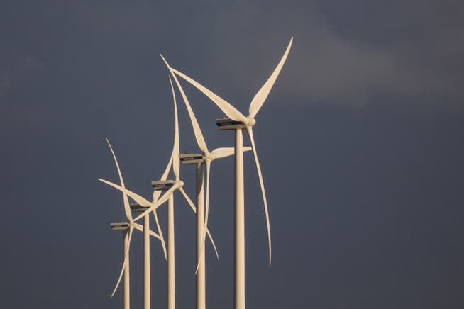 In Sainte-Croix soll ein Windpark mit sechs 150 Meter hohen Windrädern entstehen. (Symbolbild)