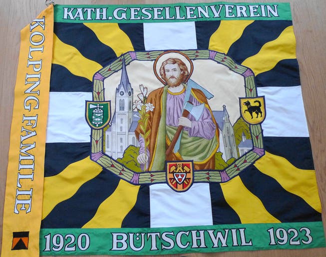 Die restaurierte Fahne der Kolpingfamilie Bütschwil.