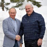 Putin (l) und Lukaschenko. (Bild: A. Druzhinin/EPA (Sochi, 22. Februar 2021))