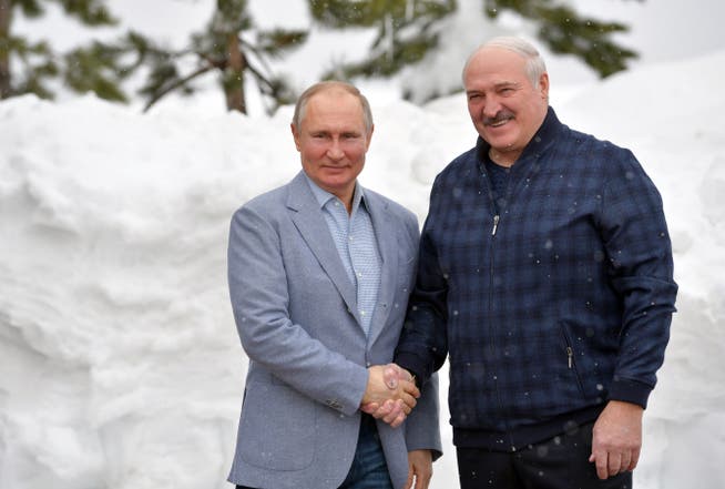 Prasidenten Treffen Lukaschenko Reist Als Bittsteller Zu Putin Und Beschuldigt Die Usa Ein Attentat Auf Ihn Geplant Zu Haben