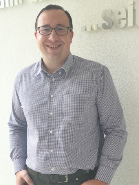 Martin Schmidt von Schmidts Märkte freut sich.