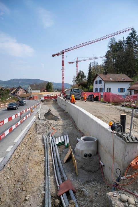 Danach folgen die Werkleitungen und der Strassenbau zwischen dem Knoten und dem Tunnelportal.