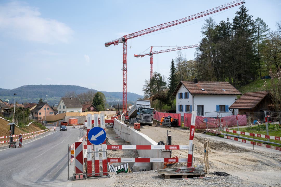 Die Strassenbauarbeiten am Knoten Zurziberg dauern noch bis Ende August.