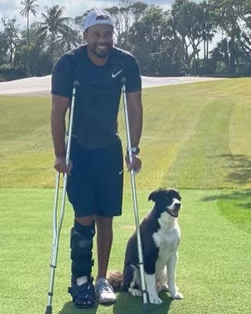 Das erste Foto nach seinem schweren Autounfall. Golf-Star Tiger Woods zeigt sich mit seinem Hund.
