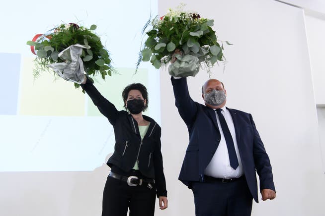 Strahlende Sieger: Sandra Kolly-Altermatt und Peter Hodel ziehen in die Solothurner Regierung ein.