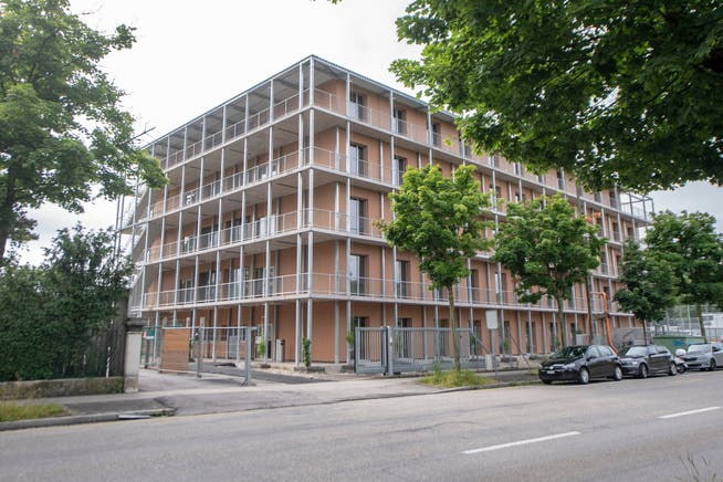 Bei einer Mitarbeitenden des Bundesayslzentrums Basel kam es laut SEM zu massiven Sachbeschädigungen. 