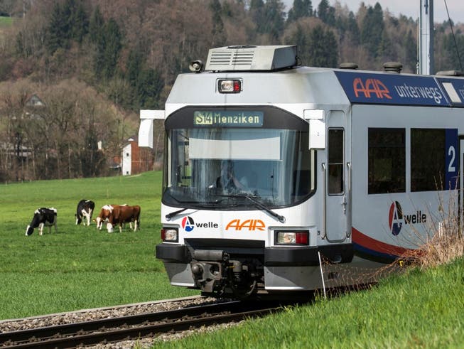Das 11-jährige Mädchen wurde in Muhen AG von einem Zug der Wynental- und Suhrentalbahn erfasst. (Archivbild)