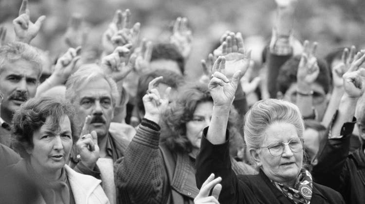 Die Schwarz-Weiss-Aufnahme täuscht. Erst 1991 konnten die Frauen in Appenzell Innerrhoden erstmals auf kantonaler Ebene abstimmen. (Keystone)