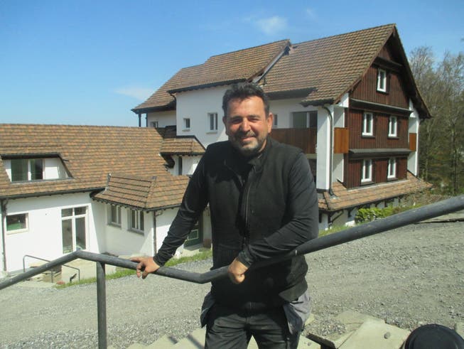 Mit dem neuen Eigentümer Hakan Gürkaynak wird das ehemalige Kurhotel Seeblick derzeit in einen Wohnpark mit gesamthaft 38 Appartements umgewandelt.