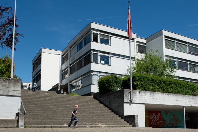 Im Emmer Schulhaus Hübeli wurden erhöhte Schadstoffwerte gemessen.
