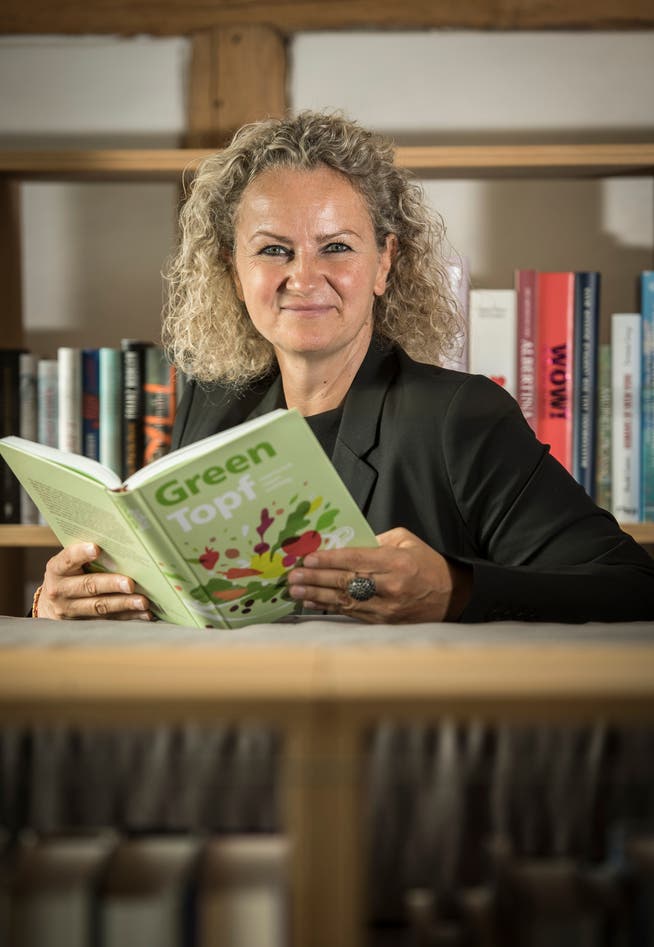 Thugauerin Franziska Stöckli hat das vegetarische Standard-Kochbuch für die Schule geschrieben, den «Greentopf».
