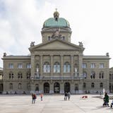 Das Bundeshaus und der Bundesplatz in Bern. (Bild: Severin Bigler (13. Oktober 2020))