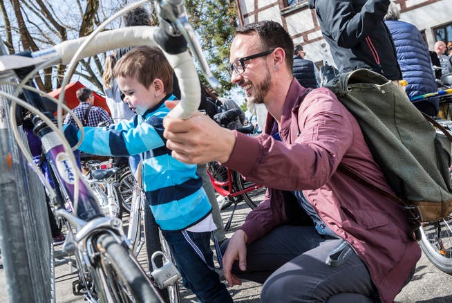 Veloflohmärkte und Velobörsen ziehen jeden Frühling quer durch die Ostschweiz immer viel Publikum an.