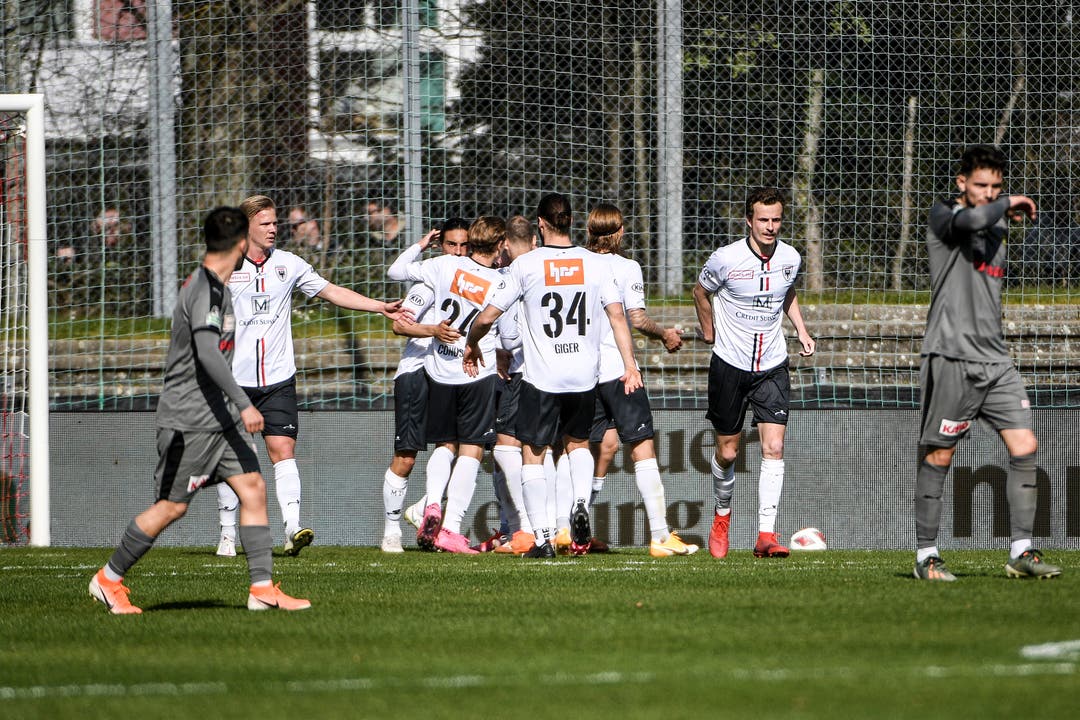 Jubel beim FC Aarau über die verdiente 1:0-Führung.