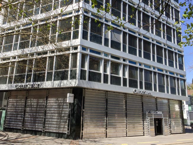 Die Metallwände am Erdgeschoss des CS-Bürogebäudes am Multertor in St.Gallen.