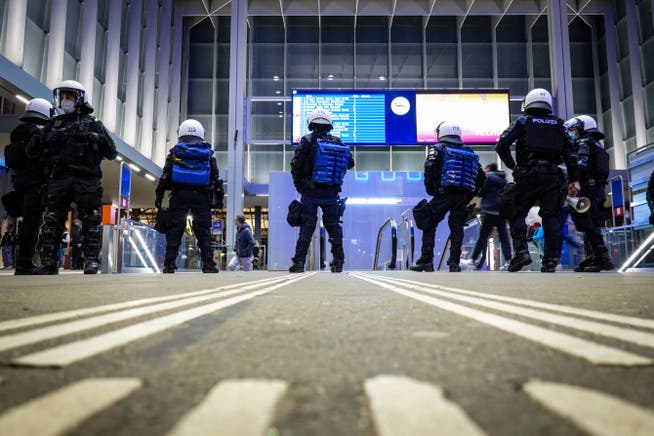 Eine Stadt im Ausnahmezustand: Am 4. April 2021 kontrollierte die Stadtpolizei Jugendliche am Bahnhof aus Angst vor Ausschreitungen.
