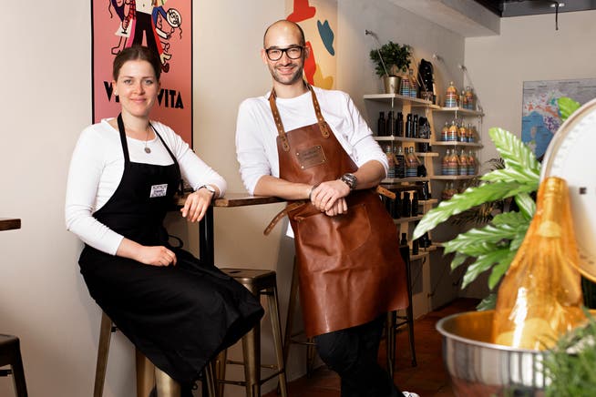 «Gastronomie macht man zu 99 Prozent aus Leidenschaft», erzählt Inhaber Joel Ibernini. Hier mit seiner rechten Hand, Gastgeberin Nora Fassino.