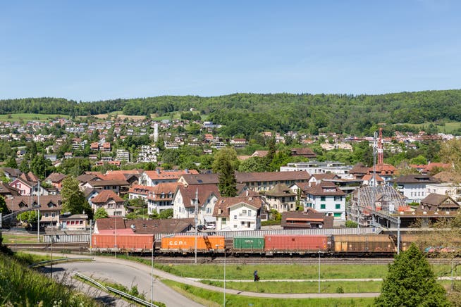 Blick auf die Gemeinde Turgi und den Bahnhof: Am Mittwochabend wurden kritische Stimmen zum Fusionsprojekt zwischen Baden und Turgi laut. 