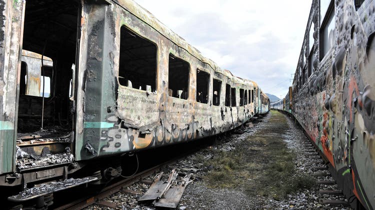 Im Jahr 2013 brannten am Bahnhof Etzwilen 14 SBB-Wagons aus. (Bild: Reto Martin (13.9.2013))